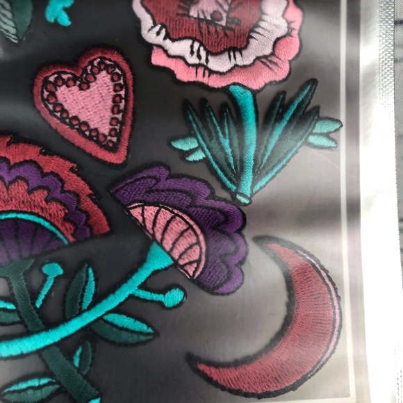 PATCHES - Picture 9 of 11